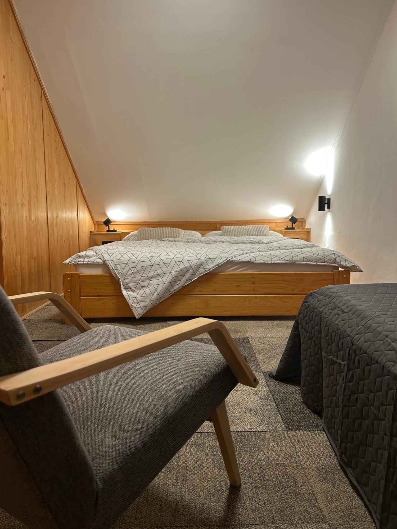 Villa Domcek V Strani Mýto pod Ďumbierom Esterno foto